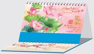 Lịch bàn chữ M (24x16 cm) - Sen Thư Pháp (NH71) - Xuân Bính Ngọ 2026